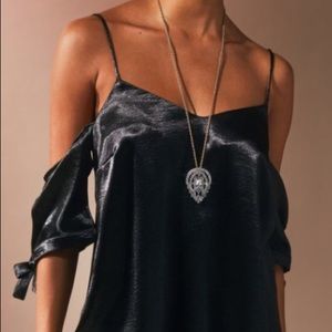 Silence and noise shoulder top.